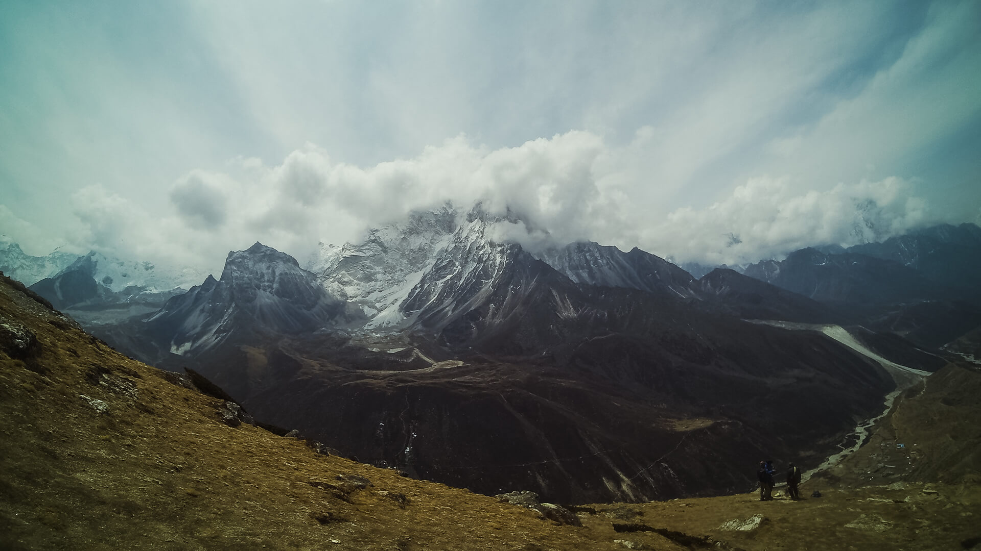 Day 6 Part 2: Nangkartshang Peak Descent & Snow in Dingboche – Everest Base Camp + Video
